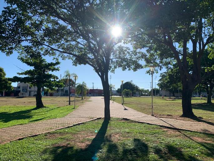 Quinta-feira será de céu ensolarado.