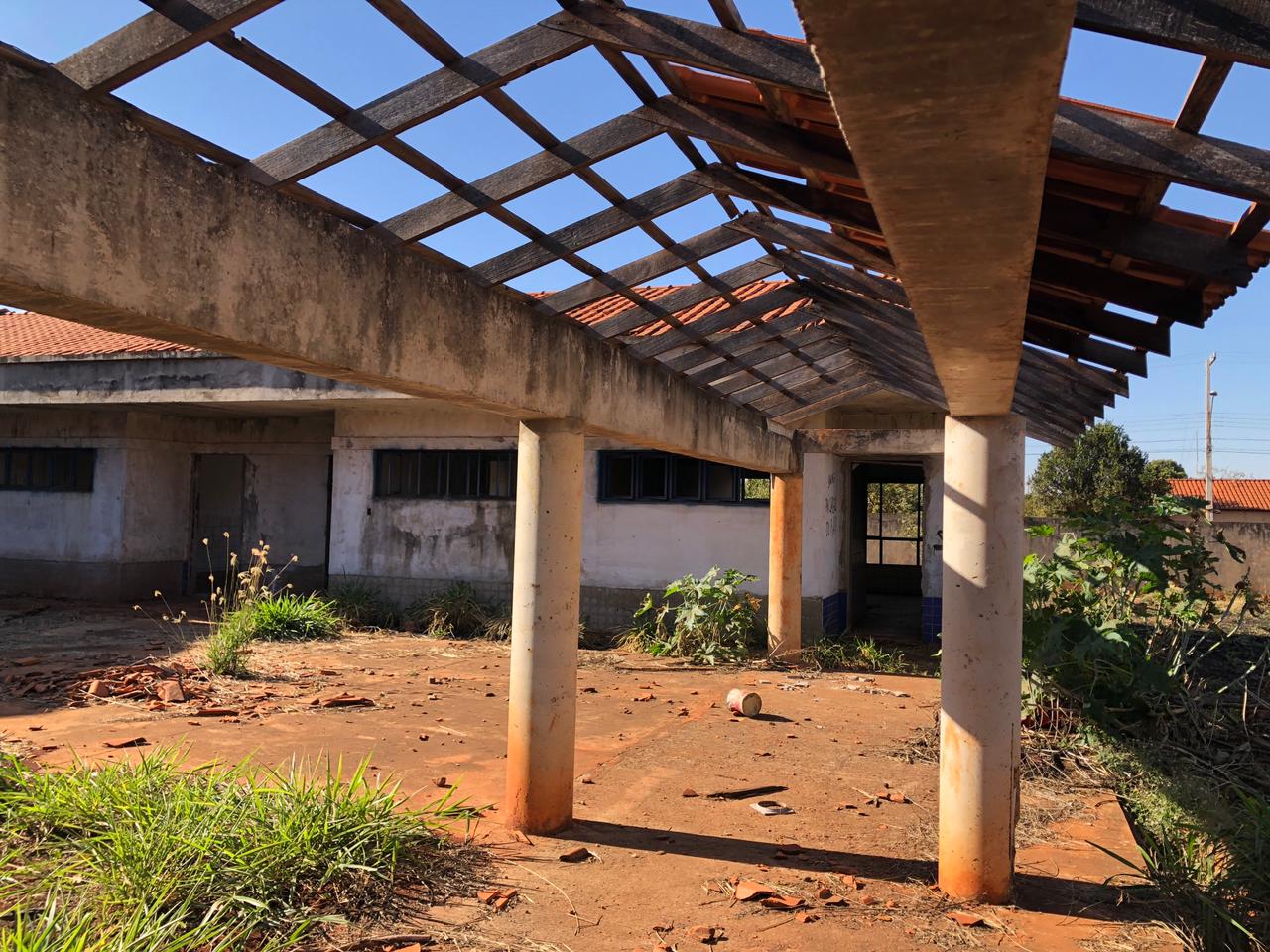 Há mais de seis anos abandonada, local faz parte das obras inacabadas da capital - Foto: Isabelly Melo/CBN