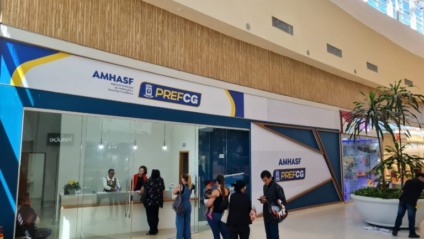 Dentre os serviços oferecidos no local, é possível emitir guias para pagamentos, renegociação de dívidas, transferência de titularidade, emissão de documentação fundiária, além de consultas dos programas credihabita, locação social e sonho de morar. - Foto:Divulgação/PREFCG