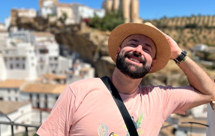 Paulo Machado durante viagem em território espanhol - Foto: Arquivo pessoal