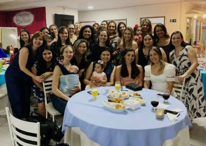 Grupo de amigas que se conheceram em curso de gestante sempre se reunia para comemorar aniversário dos filhos. - Arquivo pessoal
