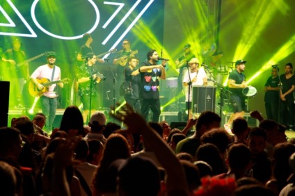 Abertura teve show com a banda Atitude 67 - Prefeitura de Maracaju