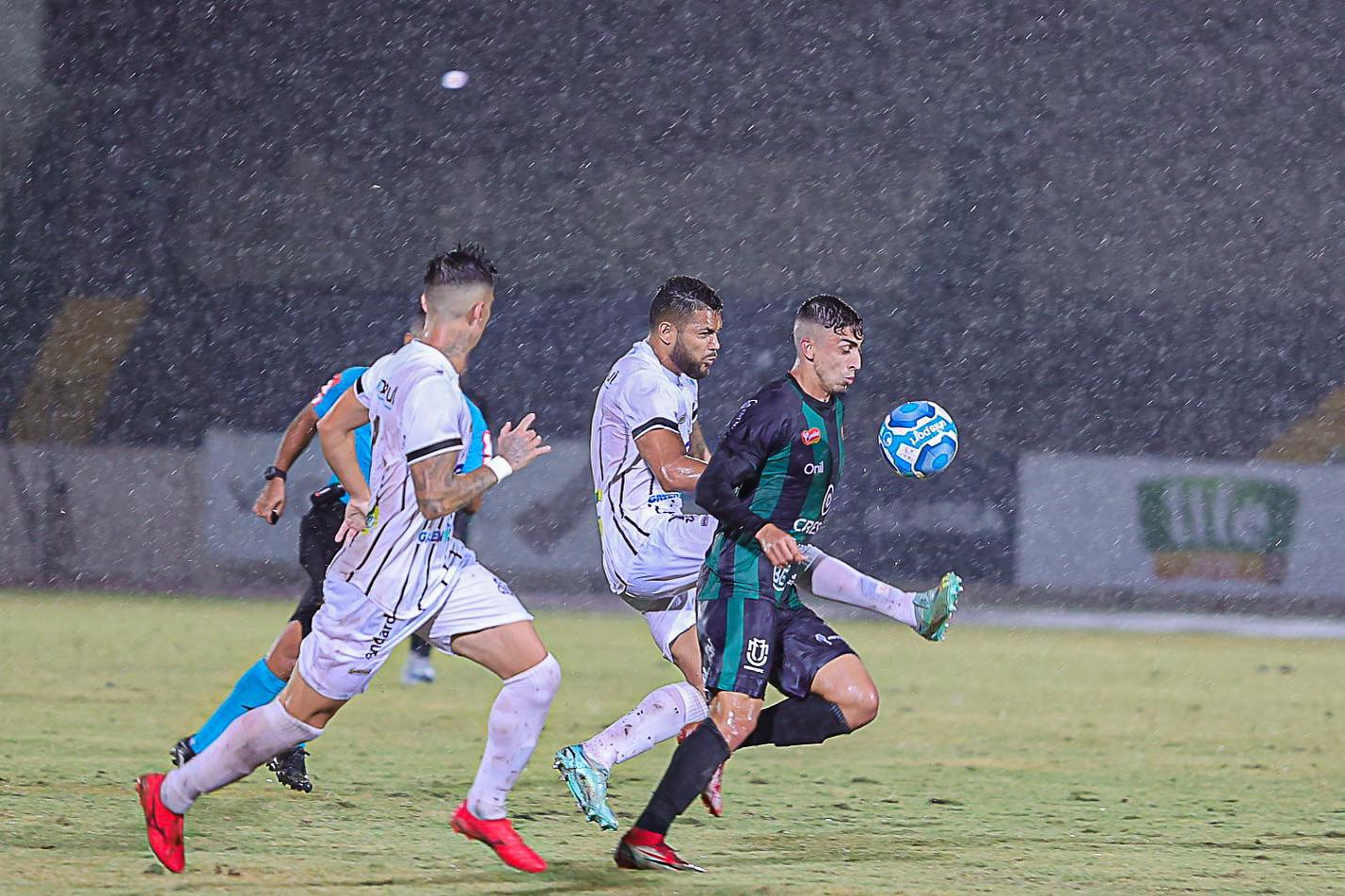 Operário sofreu a primeira derrota na competição - Foto: @Ivfotoesporte