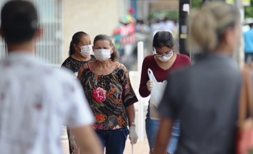 Pessoas que trabalham fora são as mais afetadas por Covid-19 -