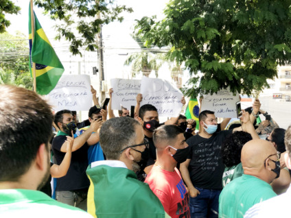 FERIADÃO > Manifestantes se reúnem na capital - Isabelly Melo/CBN FERIADÃO > Manifestantes se reúnem na capital - Isabelly Melo/CBN