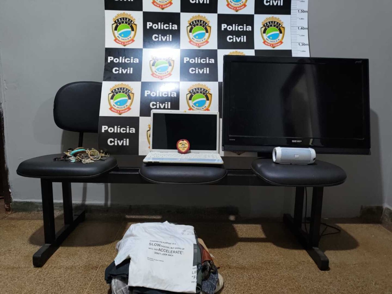Fotos dos objetos recuperados na ação - Polícia Civil