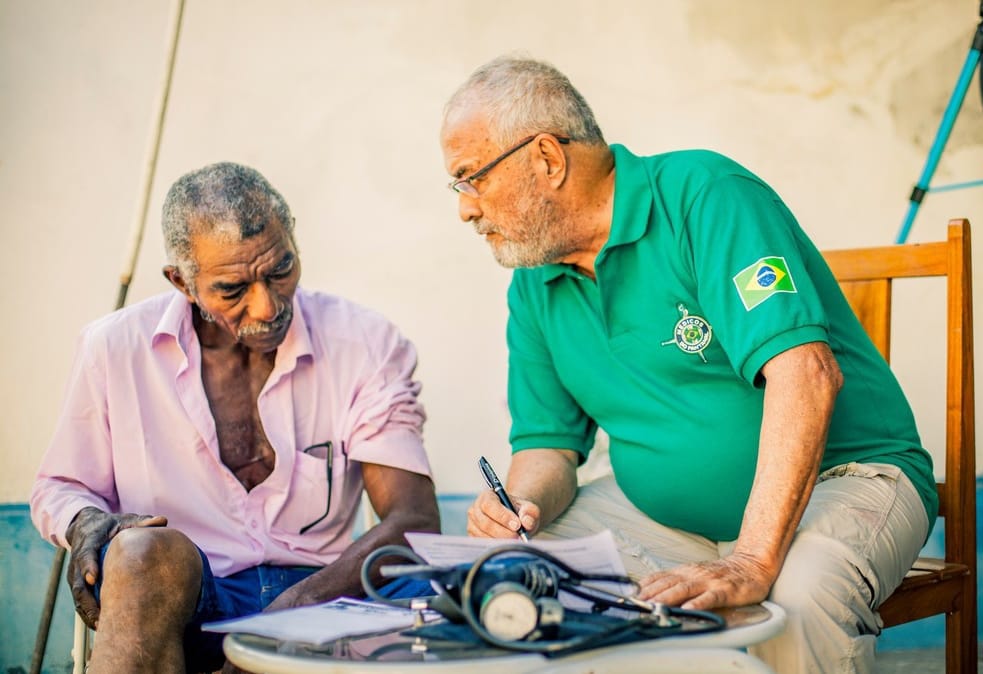 Dr. José Luiz Mikimba, um dos médicos voluntários em atendimento no Pantanal - Reprodução/IAP