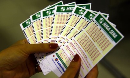Dezenas sorteadas foram 02 - 10 - 16 - 32 - 45 - 49. - Divulgação/Agência Brasil