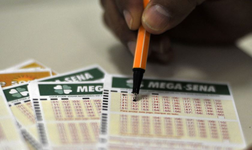 A aposta simples, com seis dezenas marcadas, custa R$ 5. - Foto: Reprodução/Agência Brasil