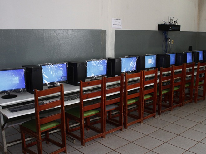 Num primeiro momento haverá revezamento entre os alunos e também opção de continuar o ensino remoto - Divulgação