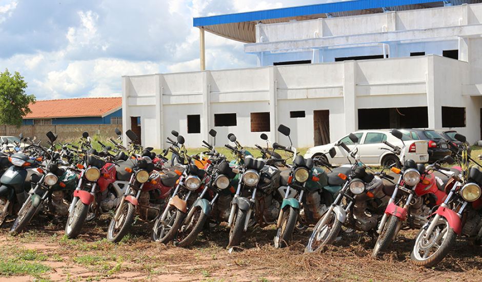 Com a gasolina mais cara tem muita gente trocando o carro pela motocicleta - Arquivo/JPNews