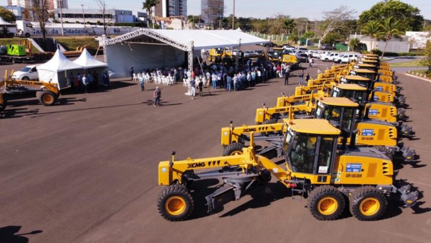 A nova máquina vai integrar a frota do município na manutenção das vias não pavimentadas e estradas rurais. - Divulgação/Assessoria