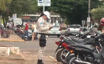 A pessoa que não respeitar essa Lei é passível de multa gravíssima com valor de R$ 293,47 - Divulgação A pessoa que não respeitar essa Lei é passível de multa gravíssima com valor de R$ 293,47 - Divulgação