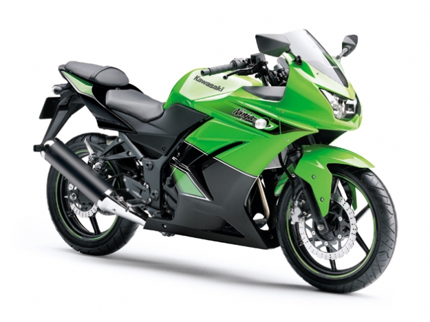 e estava negociando uma motocicleta Kawasaki Ninja 650 2011/12