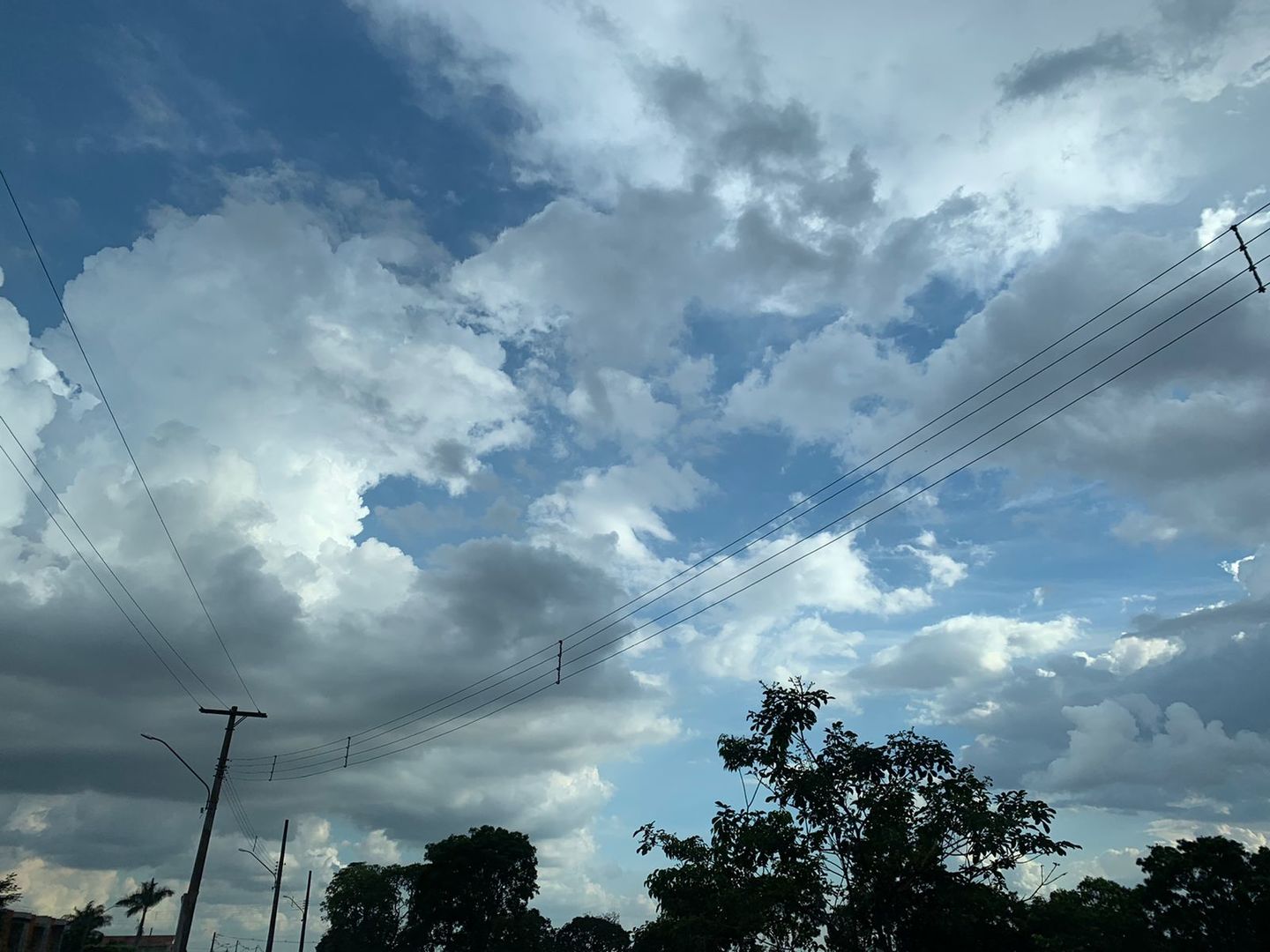 Quarta-feira será de céu com muitas nuvens e possibilidade de chuva. - Foto: Isabelly Melo