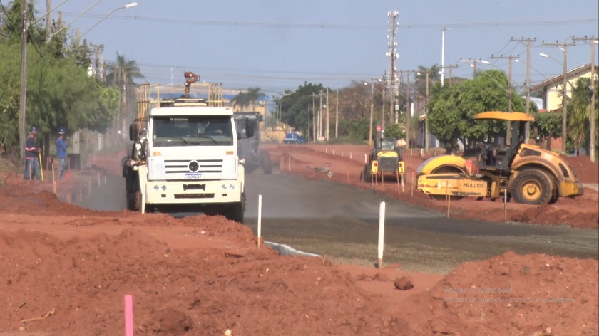 Falta de sinalização em obras causa transtorno aos moradores, na rua Antônio Estevão de Leal, em Três Lagoas. - Reprodução/TVC