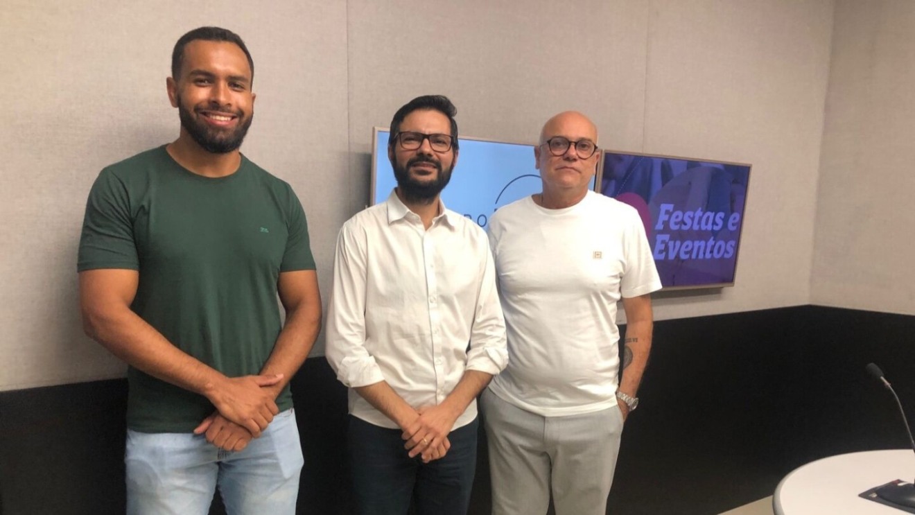 José Marques conversou com o gestor da Academia Fórmula, Luiz Magno Ayala, e com o coordenador técnico, Herbert Botelho - Foto: Ana Krasnievicz