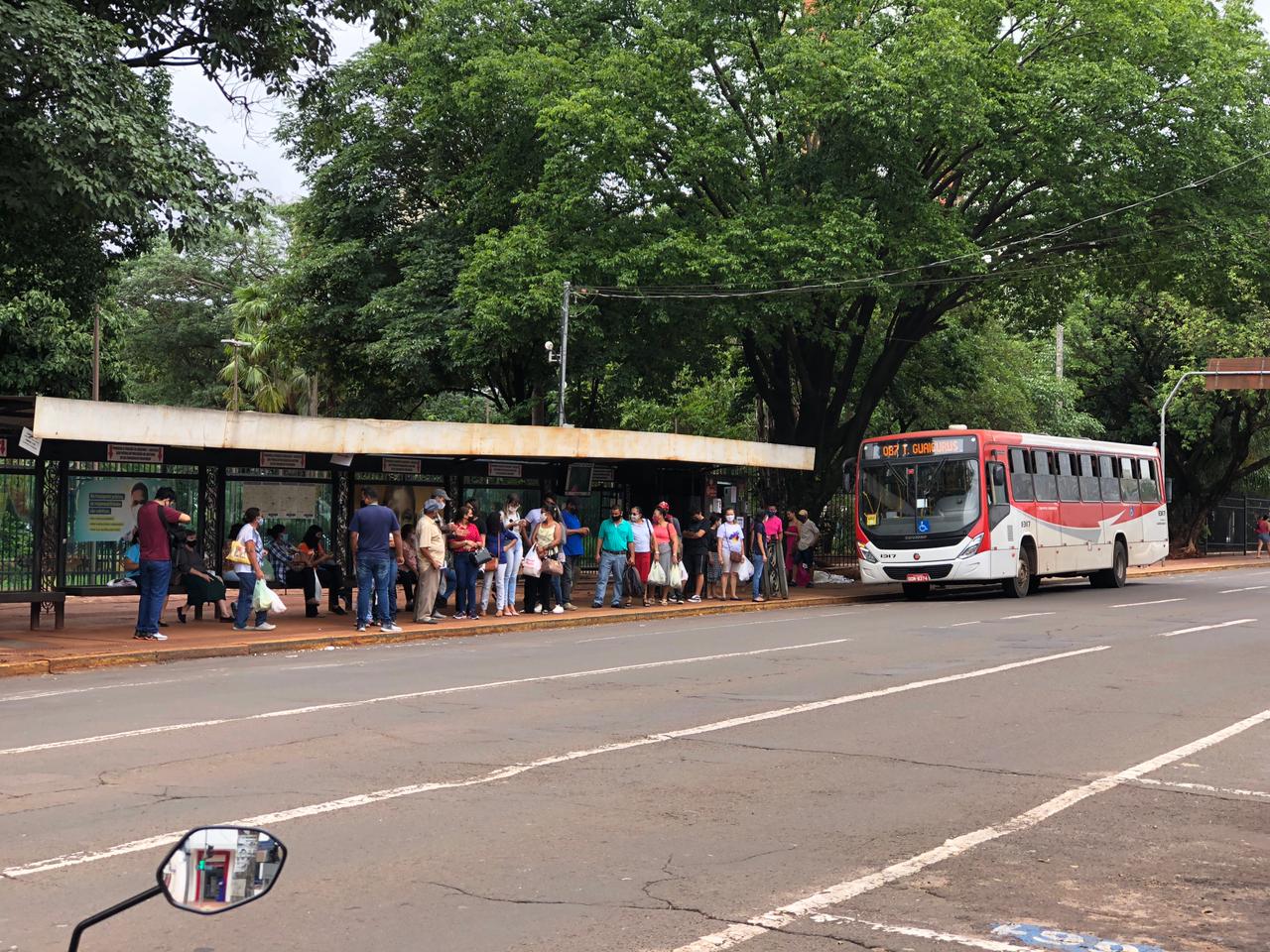 Trabalhadores reivindicam reajuste salarial da categoria, que não acontece desde 2020. - Foto: Isabelly Melo