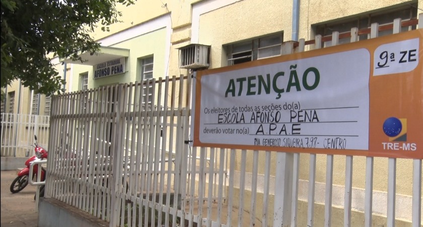 Os 3.455 eleitores que votam na escola Afonso Pena, neste domingo, vão votar no prédio da Apae - Reprodução/TVC