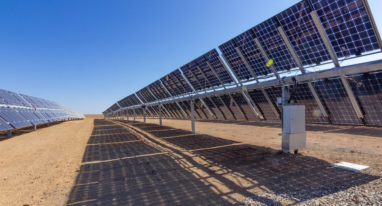 Painéis solares colocados na vertical podem aumentar em até 4% a produção de energia