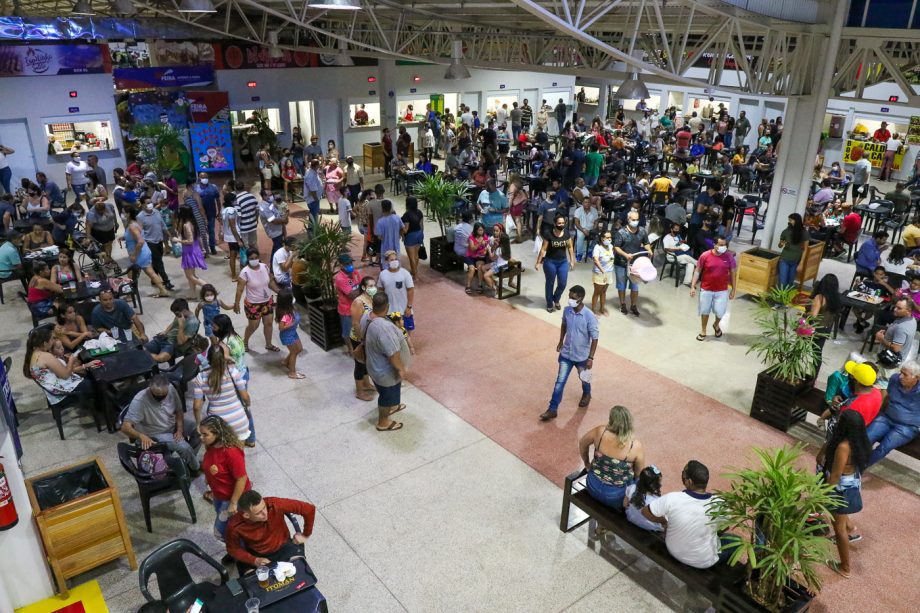 A iniciativa de abrir a feira central nesse período não beneficiou apenas os visitantes