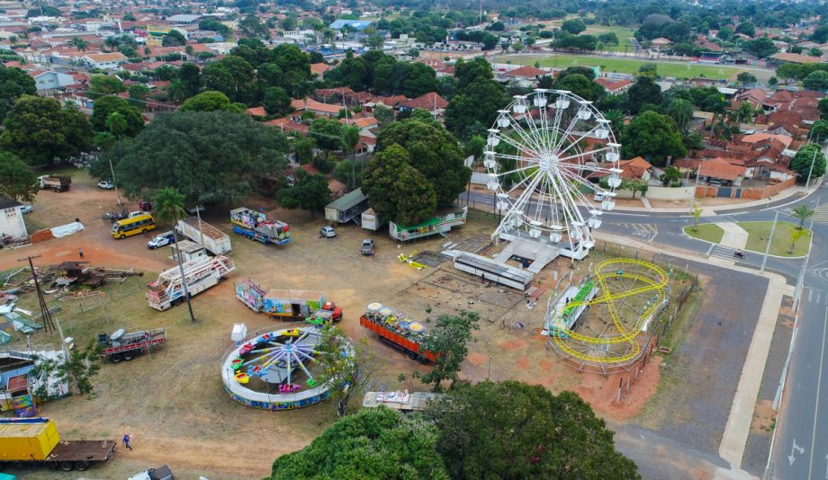 O parque de diversão da Festa do Folclore já começou a ser montado e começará a funcionar antes mesmo do início do evento - Divulgação/Assessoria