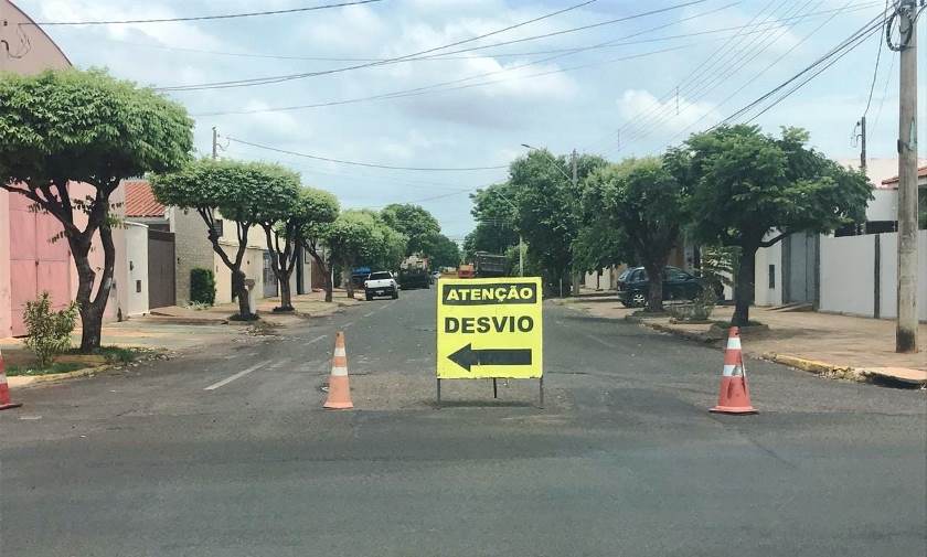 Obras de pavimentação são realizadas em vários pontos do bairro - Divulgação/Assessoria