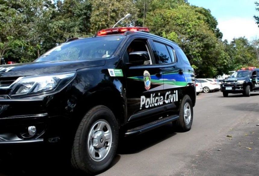 Policia investiga o casa -