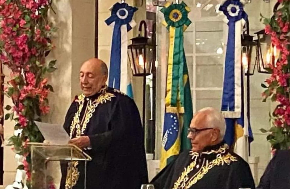 Pedro Chaves durante discurso de posse na ABE - Reprodução/Redes Sociais