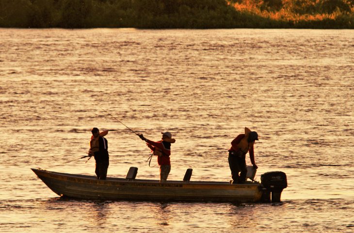 Pescadores que desejam pescar nos rios do estado antes do início da Piracema, devem seguir regras como ter a Autorização Ambiental para Pesca Desportiva. - Foto: Saul Schramm/Portal de MS