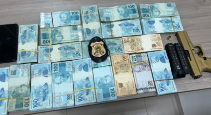 Foram apreendidos mais de R$194 e uma pistola Glock - Foto: Divulgação/Policia Federal