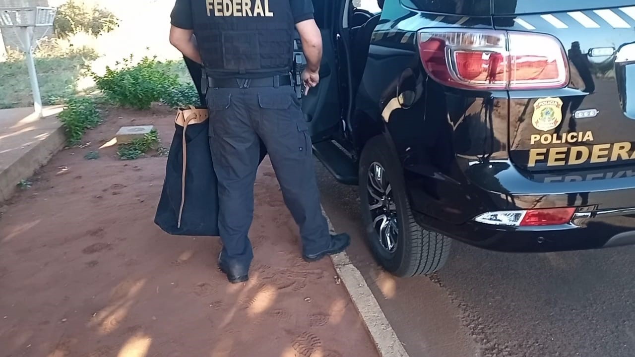 Polícia Federal cumpre mandado de busca e apreensão em residência ligada à "Velho", preso por tráfico internacional de drogas - Alfredo Neto/JPNews