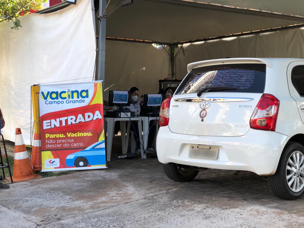 Drives da UCDB e Albano Franco funcionam até 18h. - Foto: Isabelly Melo