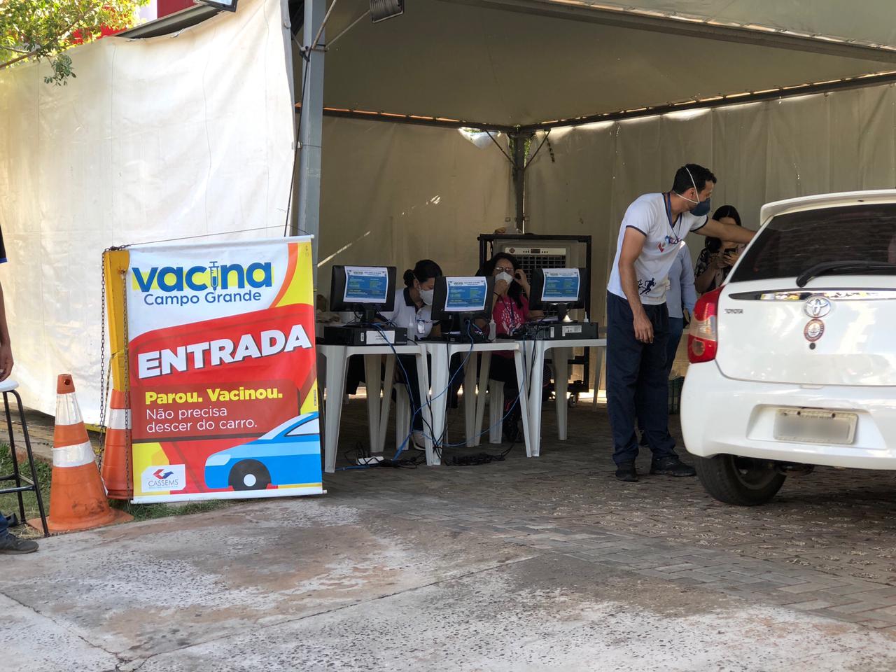 Locais começam a aplicar imunizante no período da tarde e vão até 22h. - Foto: Isabelly Melo