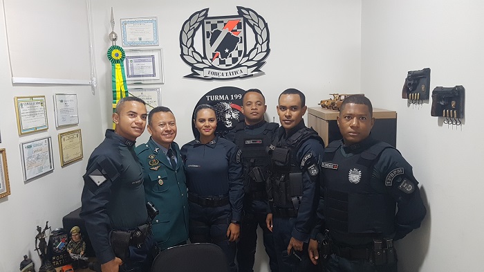 Equipe de Policiais Militares homenageados por projeto social/RCN67 -