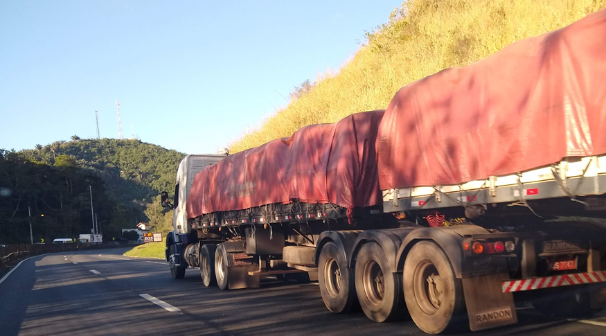 No cenário nacional, transporte de cargas exerceu a principal influência para o aumento de serviços - Foto: Divulgação/IBGE