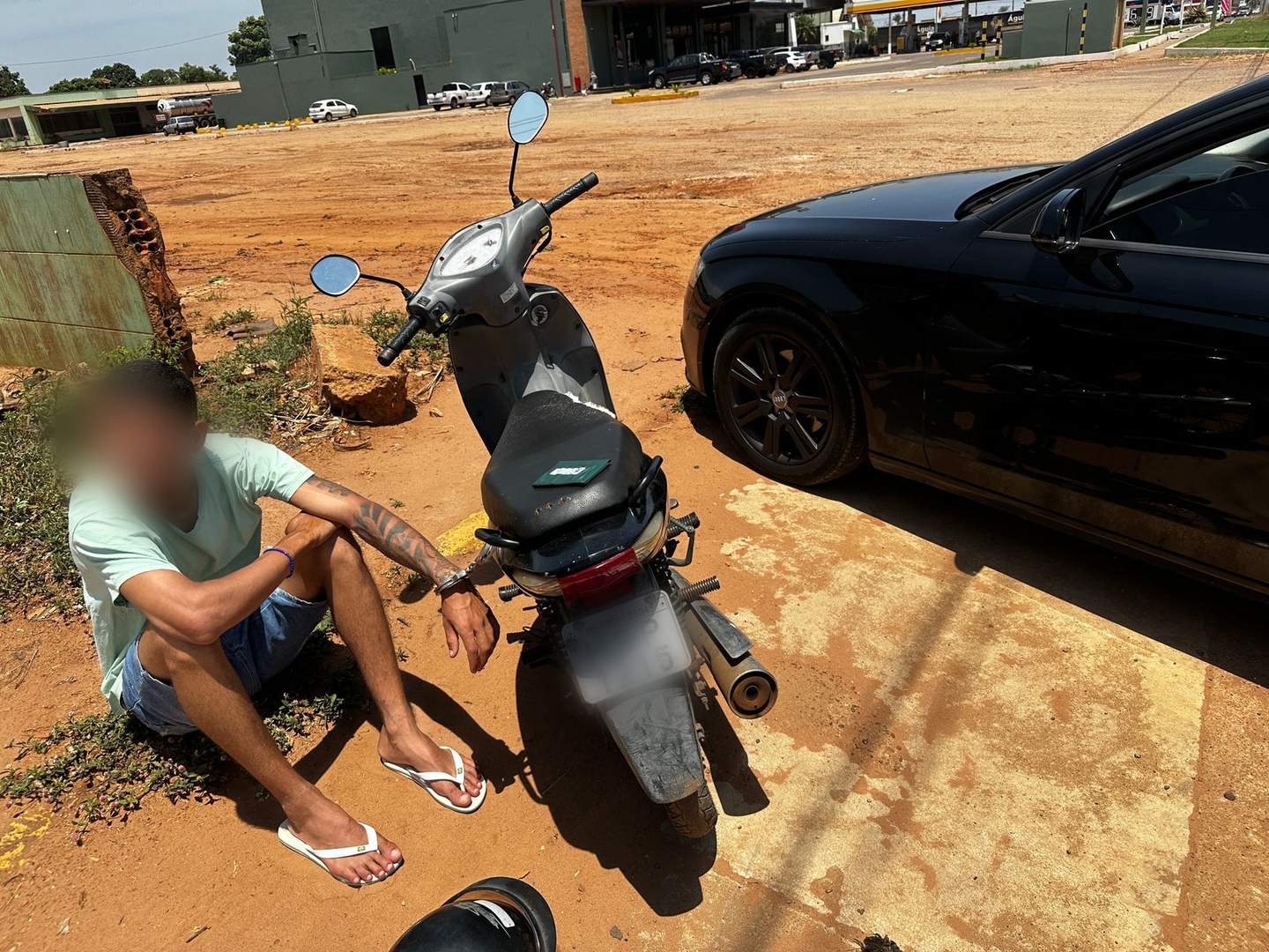 Homem para em posto com moto furtada e acaba preso por militar de folga - Alfredo Neto/JPNews