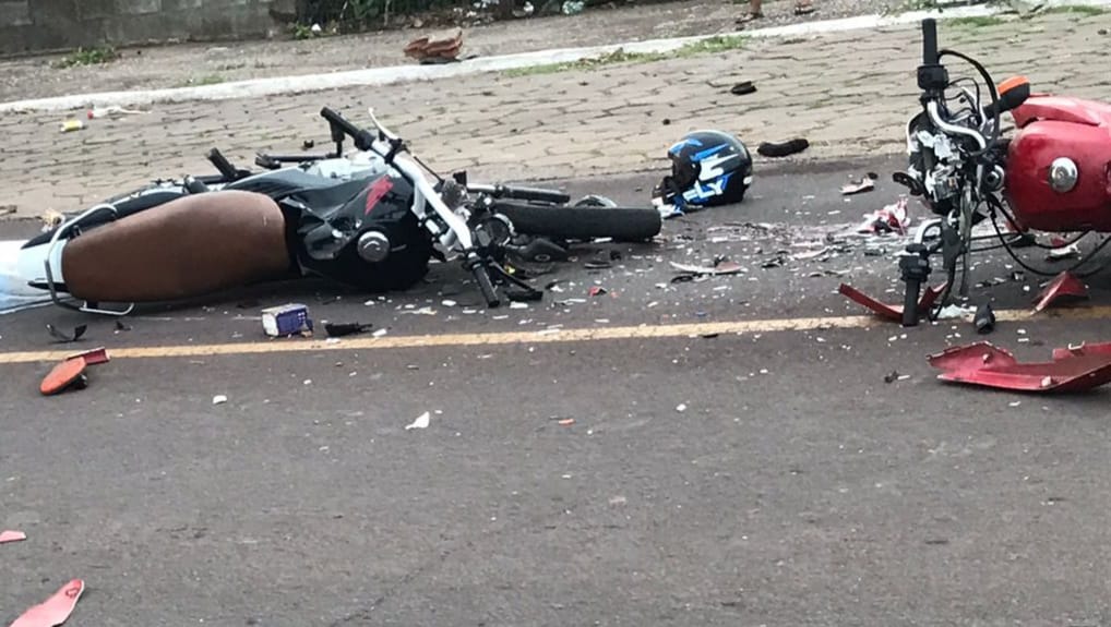 Local após a colisão entre as motocicletas - Depaula Neto