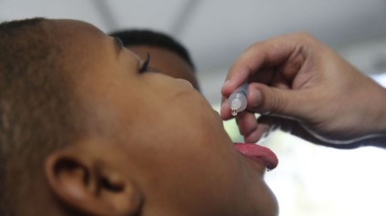 A vacina é indicada para prevenir contra a poliomielite causada por vírus dos tipos 1, 2 e 3 - Foto: Divulgação Agência Brasil