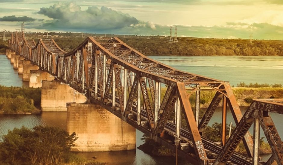 Ponte ferroviária pode ser restaurada e iluminada - Arquivo/JPNews