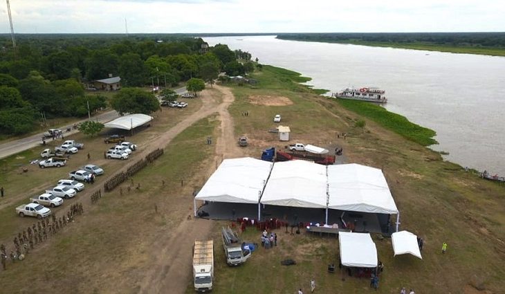 Tenda foi instalada para receber a solenidade de lançamento da pedra da ponte bioceânica - Chico Ribeiro