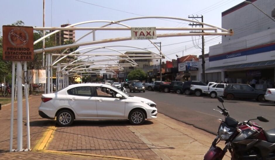 Motoristas de carga autônomos e motoristas de táxi têm até o dia 10 de outubro para solicitar os auxílios Caminhoneiro e Taxista - Arquivo/JPNews