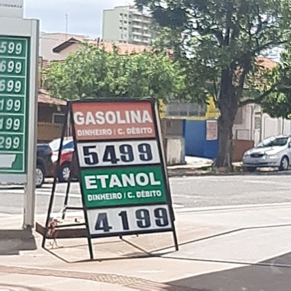 Postos da Capital já reajustaram preços após alta de terça-feira - Rosana Siqueira