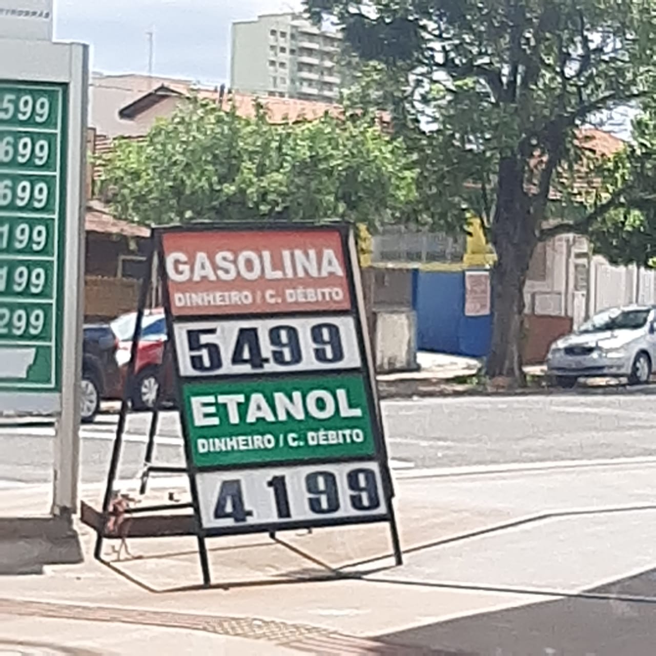 Postos da Capital já reajustaram preços após alta de terça-feira - Rosana Siqueira