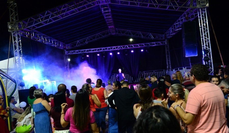 O grupo de Folia de Reis Cia Boa Esperança encerraram as apresentações natalinas - Luiz Carlos