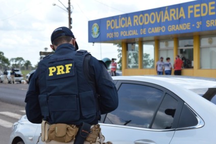 Fiscalizações terão foco em embriaguez, ultrapassagens proibidas e uso de cinto de segurança. - Foto: Divulgação/PRF Fiscalizações terão foco em embriaguez, ultrapassagens proibidas e uso de cinto de segurança. - Foto: Divulgação/PRF