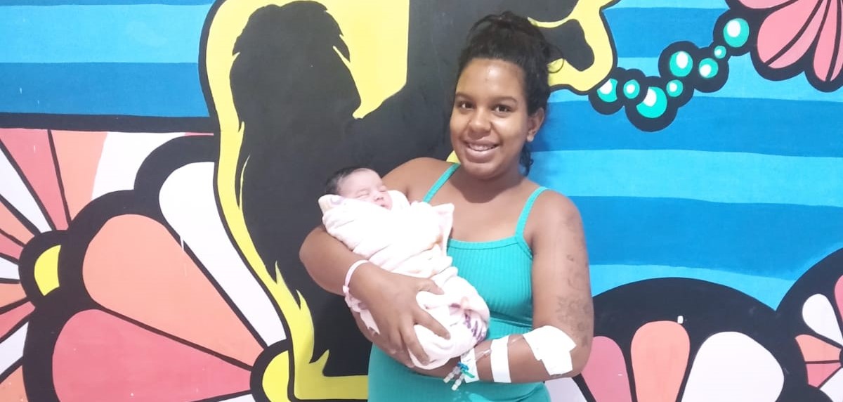 Filha de Emily Carolina Neris Cintra, nasceu de parto cesáreano, pesando 3.185kg - Divulgação Santa Casa