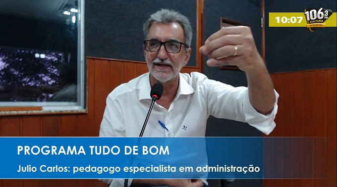 Professor Julio Carlos da Silva, em entrevista ao Programa Tudo de Bom, nos estúdios da Rádio Cultura FM Paranaíba - Arquivo/RCN67