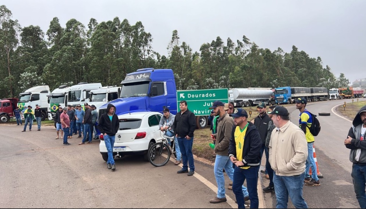 Protesto na BR-163, em Caarapó-MS - Redes Sociais