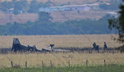 Caça da FAB ficou destruído após cair e ficar em chamas. - Foto: Vinícius Santana